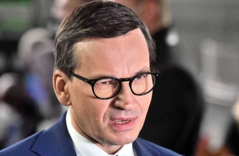 Morawiecki: Lengyelország fokozza a légtér megfigyelését, a lakosságtól a nyugalom megőrzését kéri