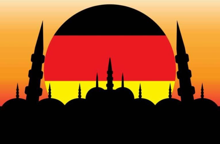 A közös pontok: Az ablakban síró néni a kultúrájától megfosztott, megalázott, iszlamizált kortárs németség szimbóluma