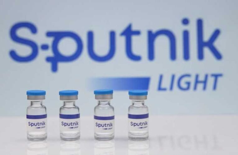 Putyin Szputnyik Light megerősítő oltást kapott