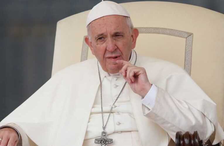 Ferenc pápa pletykának és rágalomnak nevezte az őt érő vádakat