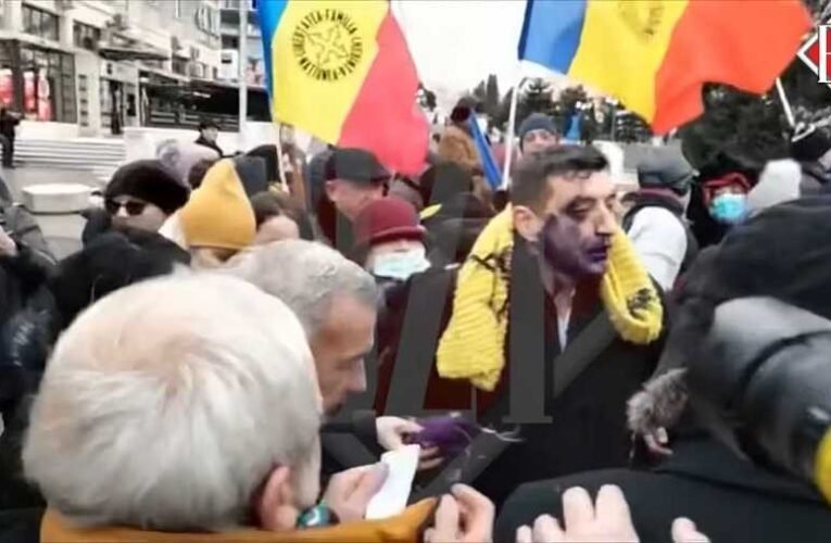 Tintával öntötték le a román szélsőjobb vezérét 📺