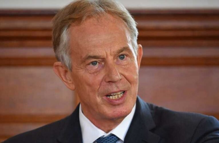 Százezrek írták alá a petíciót, amely Tony Blair lovagi címének visszavonását követeli