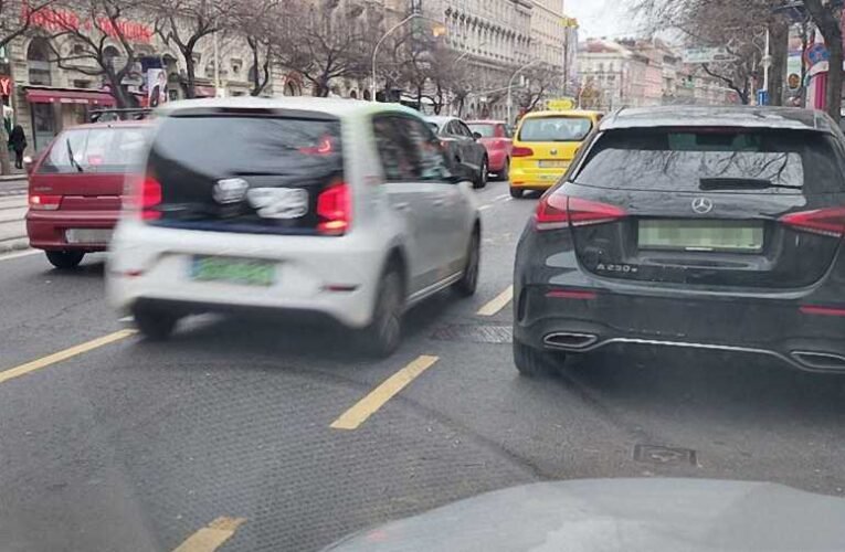 Kihasználatlanok a Karácsony pingálta körúti kerékpárutak