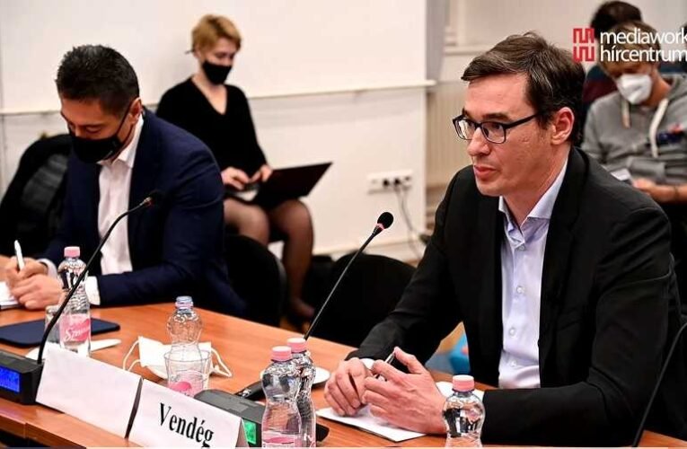 Karácsony sz…rik rá, hogy mi van a hangfelvételeken 📺