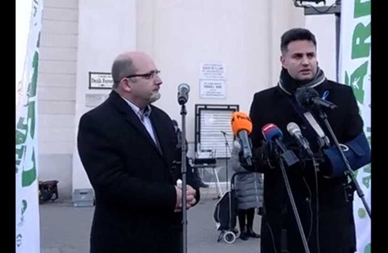 A Kapitány az utcán avatta doktorrá Csárdi Antalt