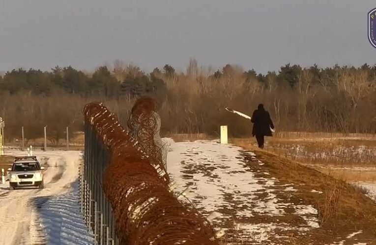 Fadarabokkal és kövekkel dobálta meg a rendőröket egy migráns Kunbaján 📺