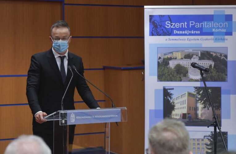 Szijjártó: a kormány célja, hogy minden vágyott gyerek megszülethessen Magyarországon