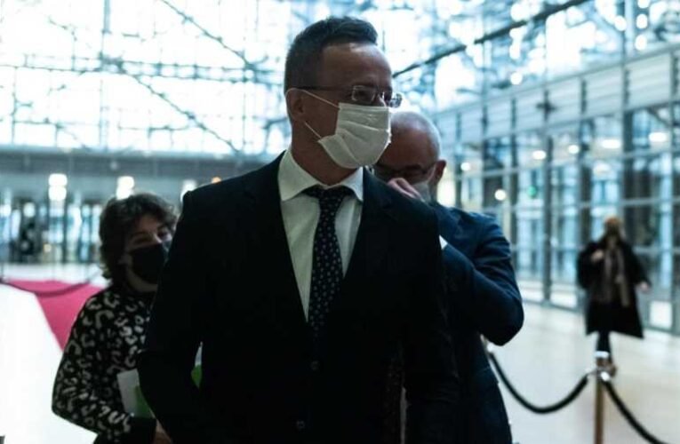 Szijjártó: Magyarország ellenzi az ukrajnai helyzet élezését, támogatja a diplomáciai megoldást