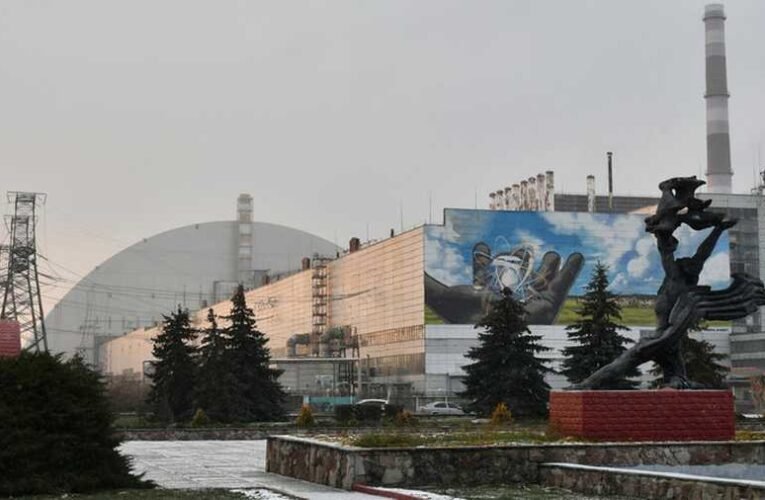 Zelenszkij: az orosz csapatok „megpróbálják elfoglalni” a csernobili atomerőművet