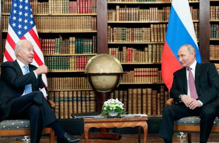 Telefonon egyeztet az orosz és az amerikai elnök szombat este