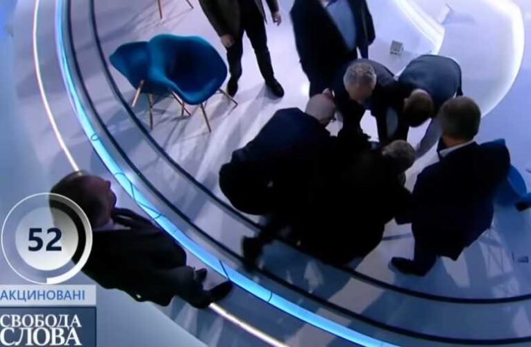 Oroszok helyett egymást ütötték élő adásban az ukránok (Videó!) 📺