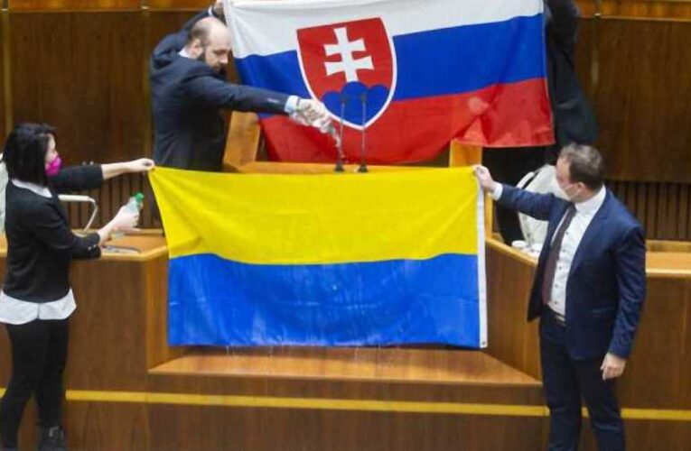 Egymásnak estek a képviselők a szlovák parlamentben