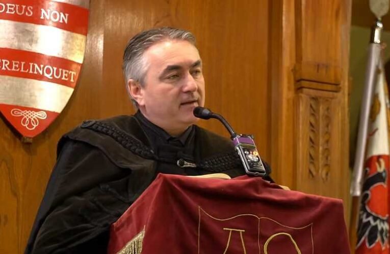 „Ima a foglyokért” – szolidaritási istentisztelet a terrorváddal meghurcolt Budaházy Györgyért és társaiért 📺