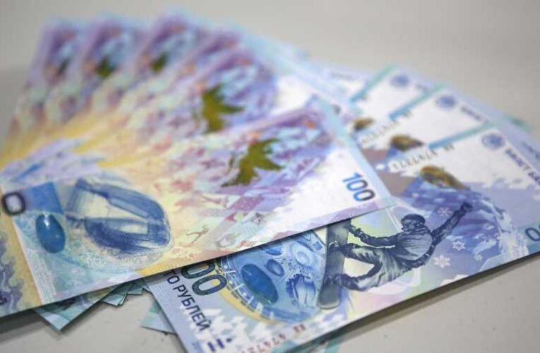 Szárnyal a rubel, emelkednek az árfolyamok az újranyitott orosz tőzsdén