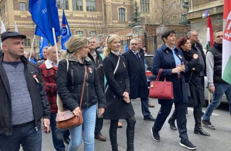 Kegyelemdöfés: az ellenzék mai „kormányváltó nagygyűlésén” 3 ezer ember szédeleg
