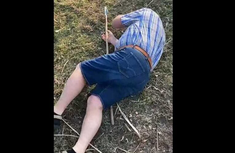 A háború ellen tiltakozó idős bácsit egy magyarul alig beszélő nő vegzálta Márki-Zay fórumán 📺