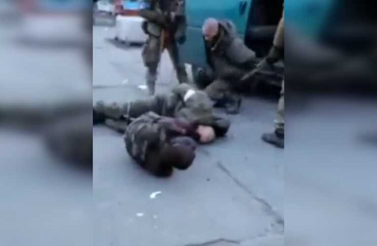 Oroszország vizsgálatot indított az orosz hadifoglyok lábon lövését bemutató ukrán videó miatt