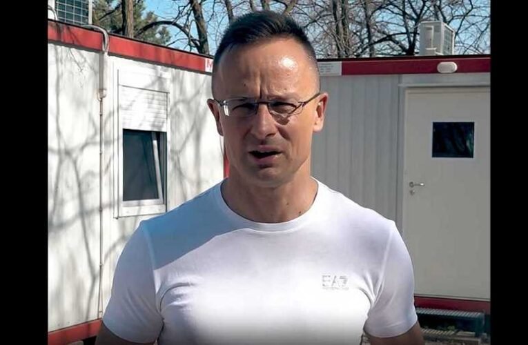 Szijjártó: nem az ukrán elnökkel, hanem a magyar baloldallal van vitánk
