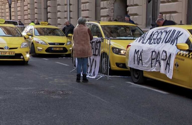 Drágul a taxizás: A Fővárosi Közgyűlés elfogadta a taxis tarifaemelésről szóló javaslatot