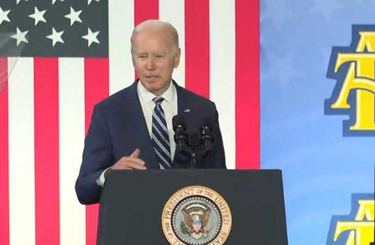 Biden önmagát is alig találta meg, miután beszédet tartott Greensboróban (videó 📺)