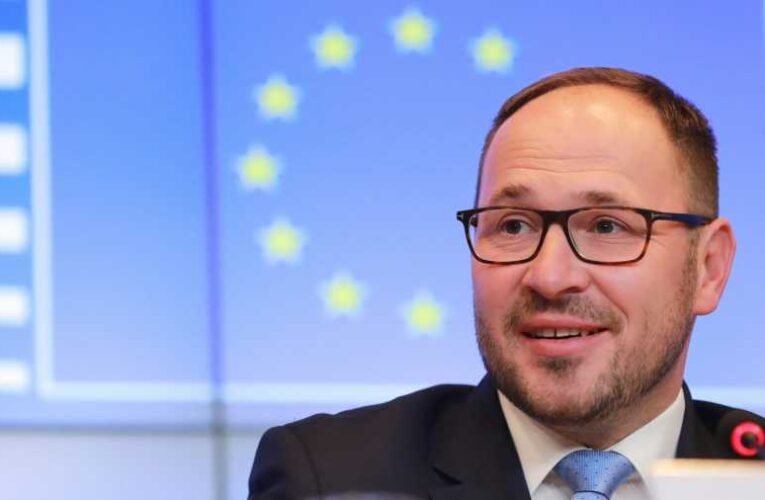 Szlovén miniszter: Ljubljana nem hajlandó rubelben fizetni az orosz gázért