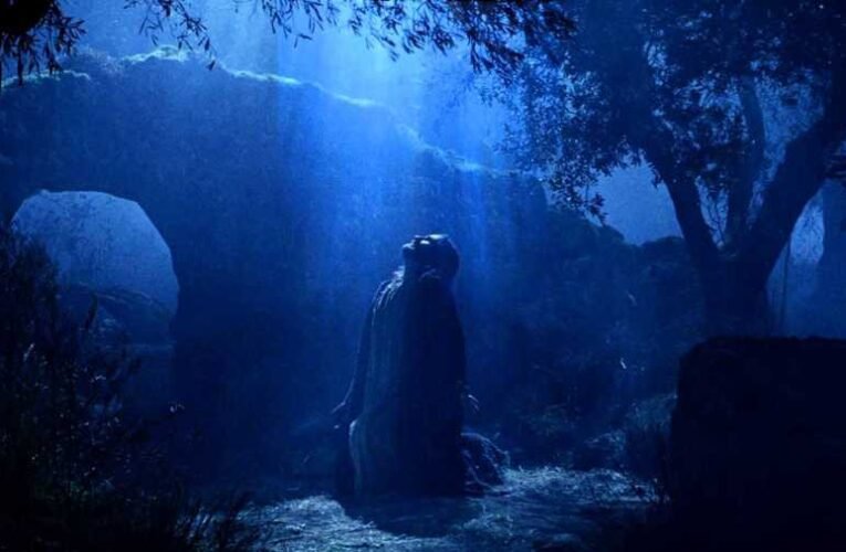 Czeglédi Andrea: Újra – Húsvét előtt a világ…