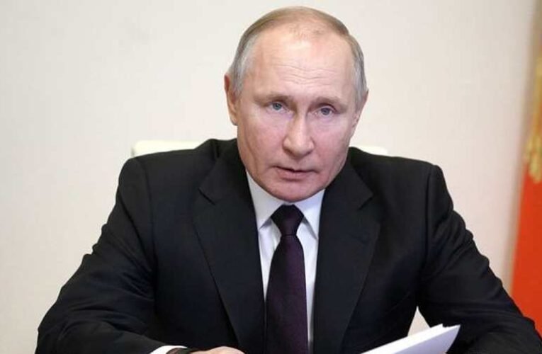 Friss: Parancsba adta Putyin, hogy állítsák le a mariupoli Azovstal elleni támadást