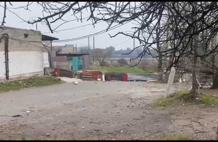 Lejárt az azovstali védőknek adott ultimátum, közben Zelenszkij arról beszélt, hogy akár 10 évig is harcol