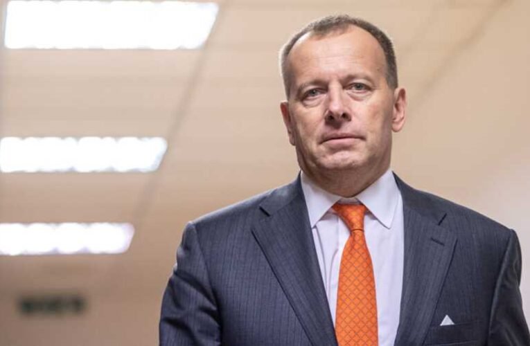 A szlovák parlament elnöke szerint Orbán hamarosan Putyin segítségével „felparcellázza” Szlovákiát