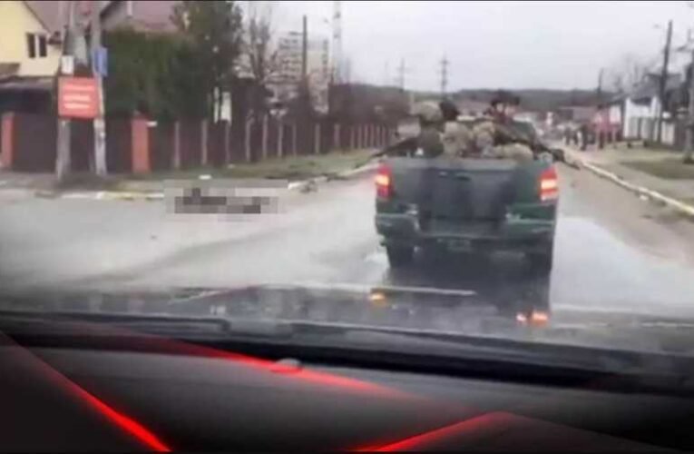 Moszkva: Ukrajna hadifoglyokat használ hamis zászlós műveletekhez