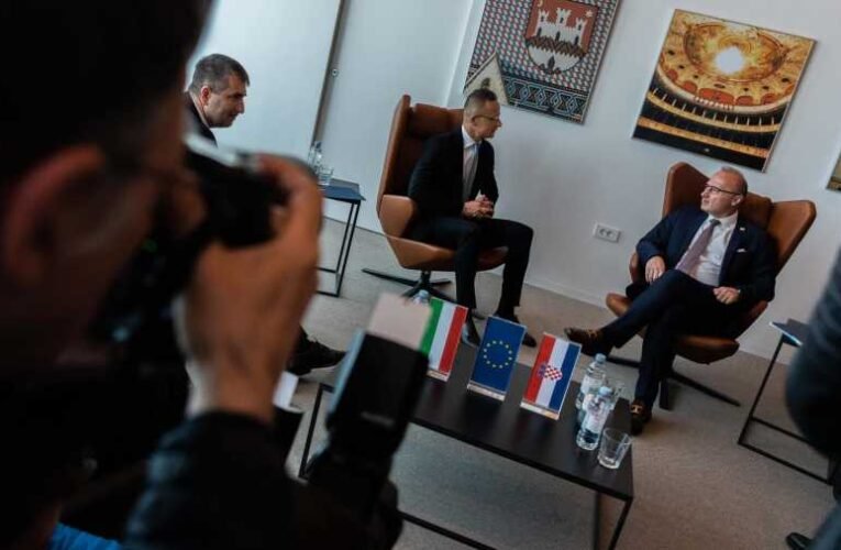 Szijjártó: nem kérdés, hogy a gázért úgy kell fizetni, hogy az megérkezzen 📺