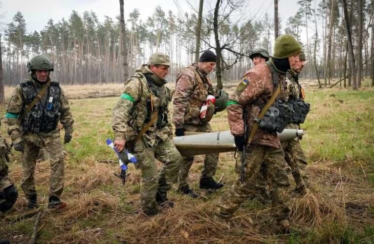 Emelnék Ukrajnában a hadkötelezettség korhatárát
