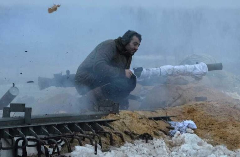 A demokratikus Ukrajna: így menekülnek az ukrán férfiak… Oroszországba!