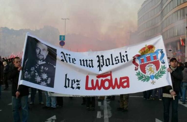 Peszkov megerősítette Lengyelország Ukrajna elleni katonai inváziójának lehetőségét