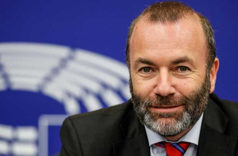 Manfred Weber újra okos, szerinte Magyarország nélkül kell bevezetni az olajembargót Oroszországgal szemben