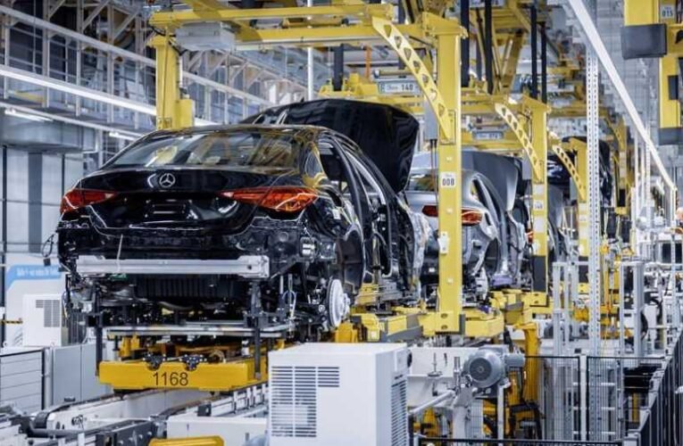 Több mint egymillió forinttal jutalmazzák a kecskeméti Mercedes-Benz gyár összes dolgozóját