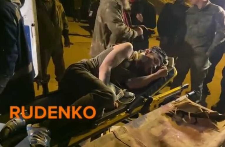 Itt az első felvétel az Azovsztalból előbújt sérült ukrán katonáról