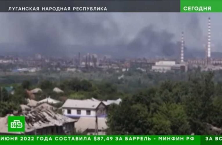 A saját menekülő polgárainak megnyitott útvonalat lőtte az ukrán tüzérség Szeverodonyeckben 📺