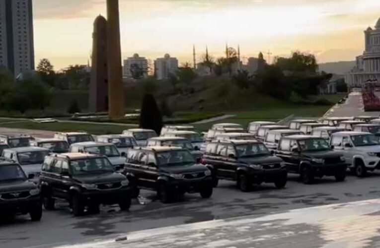 Kadirov csecsen harcosai új autókat kapnak az ukrajnai harcokhoz