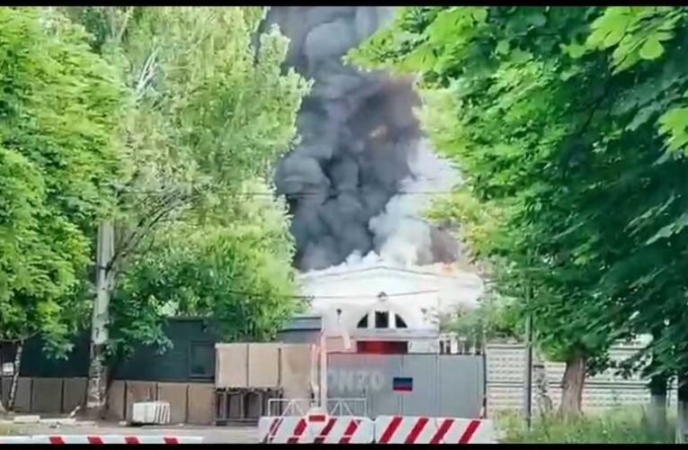 A donyecki tűzoltó- és mentőállomást lőtte az ukrán tüzérség (videó 📺)