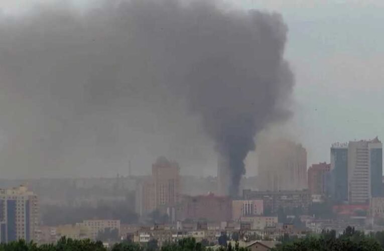 Tüzérséggel lövik az ukránok Donyeck városát