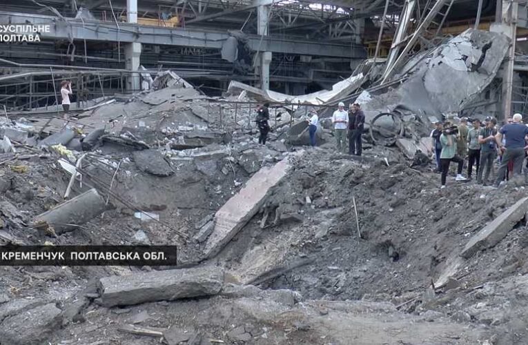 Ukrajna elismerte, hogy a leégett bevásárlóközpont melletti üzemet érte orosz rakétacsapás