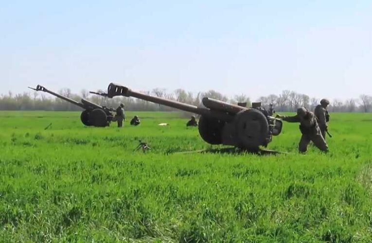 Több mint 900 célpontra mért csapást az orosz tüzérség a moszkvai katonai szóvivő szerint