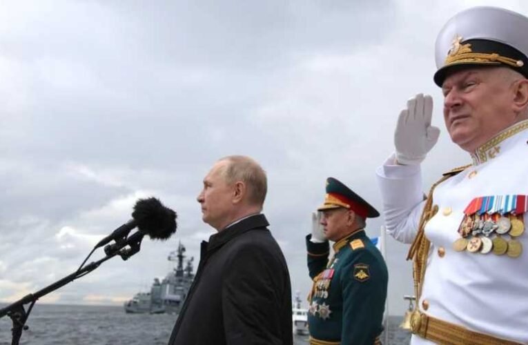 Putyin: orosz flotta megvédi a nemzeti érdekeket az új tengeri doktrína szellemében