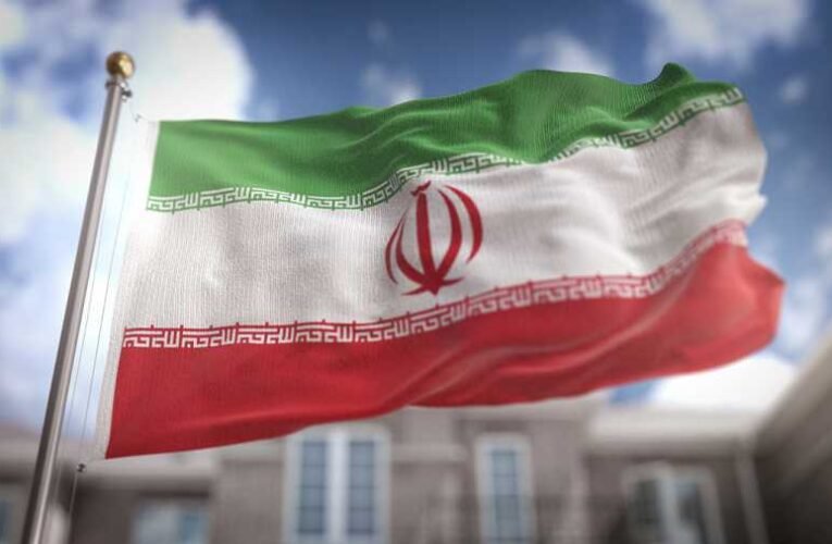 Hamenei tanácsadója: Irán műszaki értelemben “képes atombombát építeni”