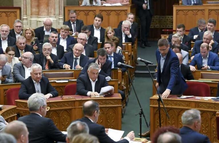 Megszavazta az Országgyűlés a vármegyéket és a főispánokat – Lázár nemet mondott