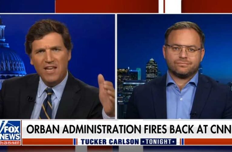 Tucker Carlson élő adásban kért bocsánatot Orbán Balázstól a Magyarország elleni támadásokért (Videó)