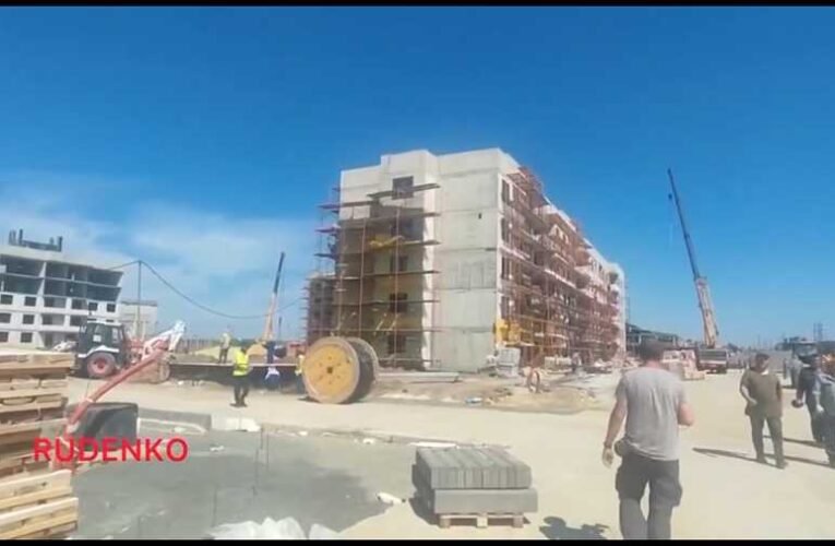 Óriási tempóban építik újjá Mariupolt