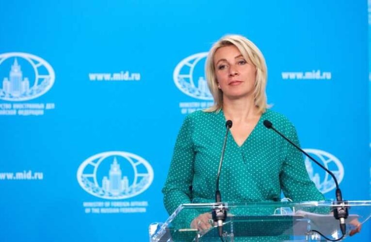 „Lewinsky elnök”: Zakharova Zelenszkij Bill Clintonnal folytatott beszélgetéséről