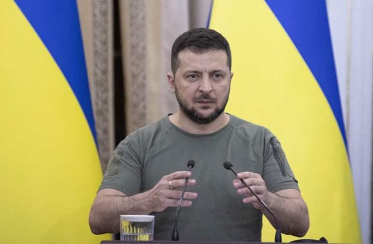 Zelenszkij: Megszakadnak a tárgyalások, ha Moszkva újabb kirakatpert rendez